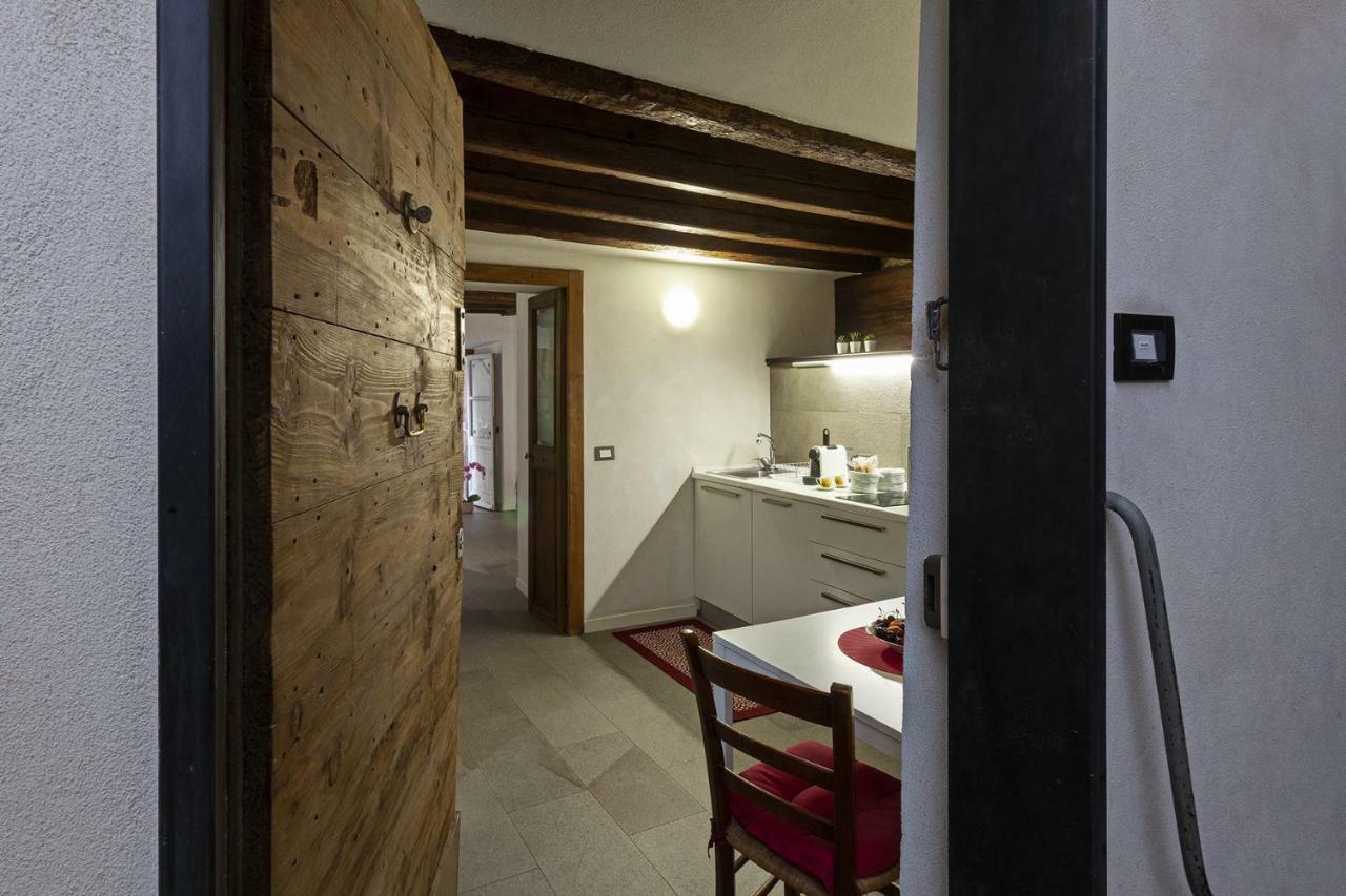Wood And Stone Apartment In The Historical Center Генуя Екстер'єр фото