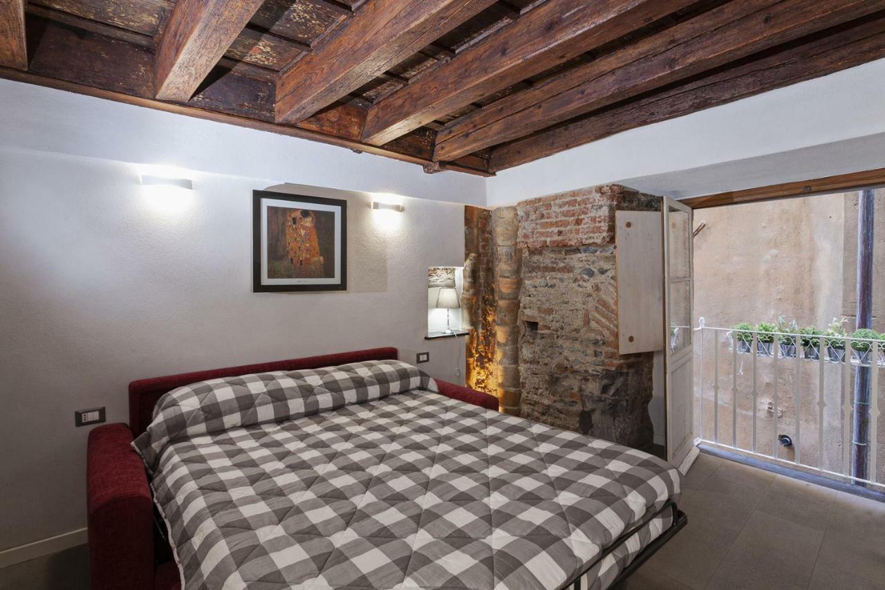 Wood And Stone Apartment In The Historical Center Генуя Екстер'єр фото