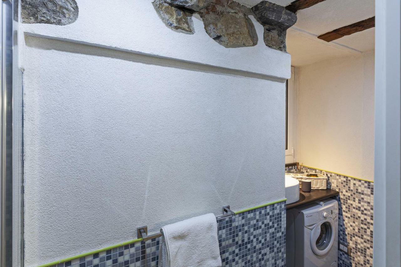 Wood And Stone Apartment In The Historical Center Генуя Екстер'єр фото