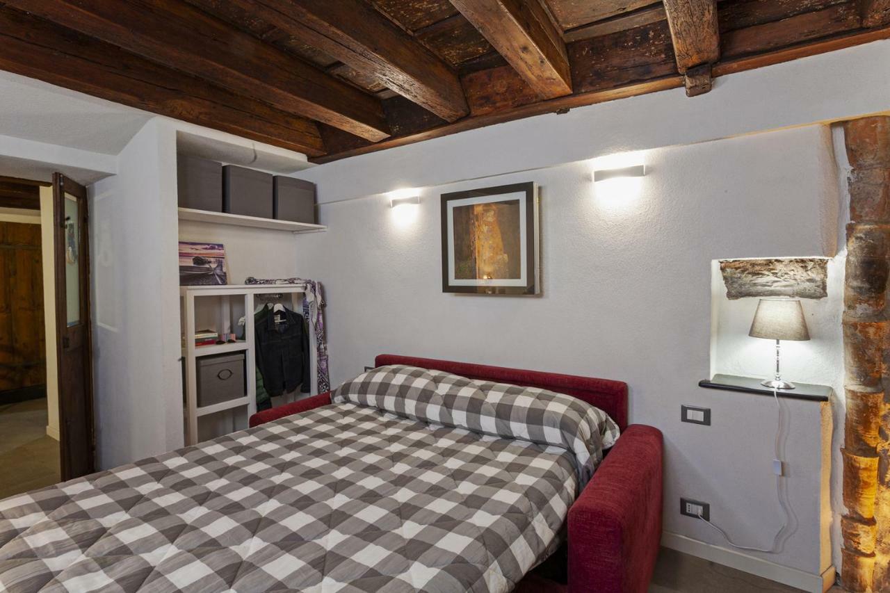 Wood And Stone Apartment In The Historical Center Генуя Екстер'єр фото